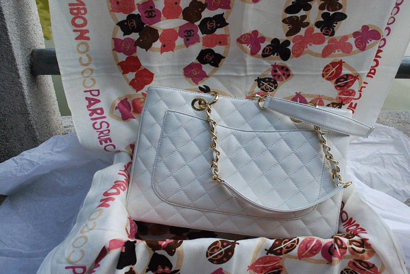 Chanel 2011 GST Caviar Leather Handbag 36092 White Chanel 2011 GST Caviar Leather Handbag 36092 White