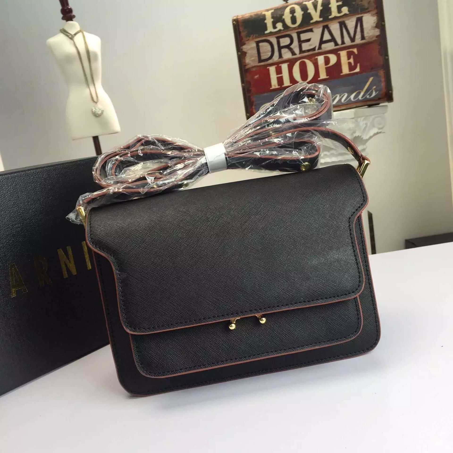 Marni Original Leather Shoulder Bag M2091 Black Marni Original Leather Shoulder Bag M2091 Black