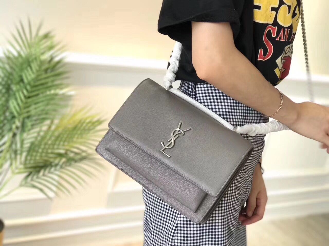 Yves Saint Laurent Cross-body Original Leatehr Shoulder Bag Y8607 Grey Yves Saint Laurent Cross-body Original Leatehr Shoulder Bag Y8607 Grey