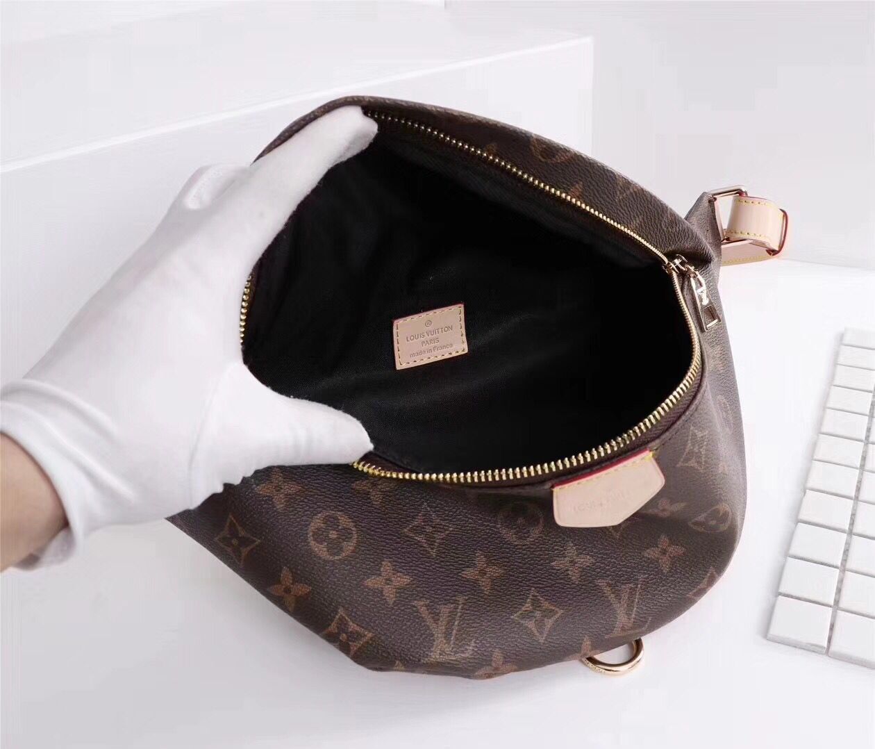 Louis Vuitton Monogram Canvas BUMBAG 43644 Louis Vuitton Monogram Canvas BUMBAG 43644