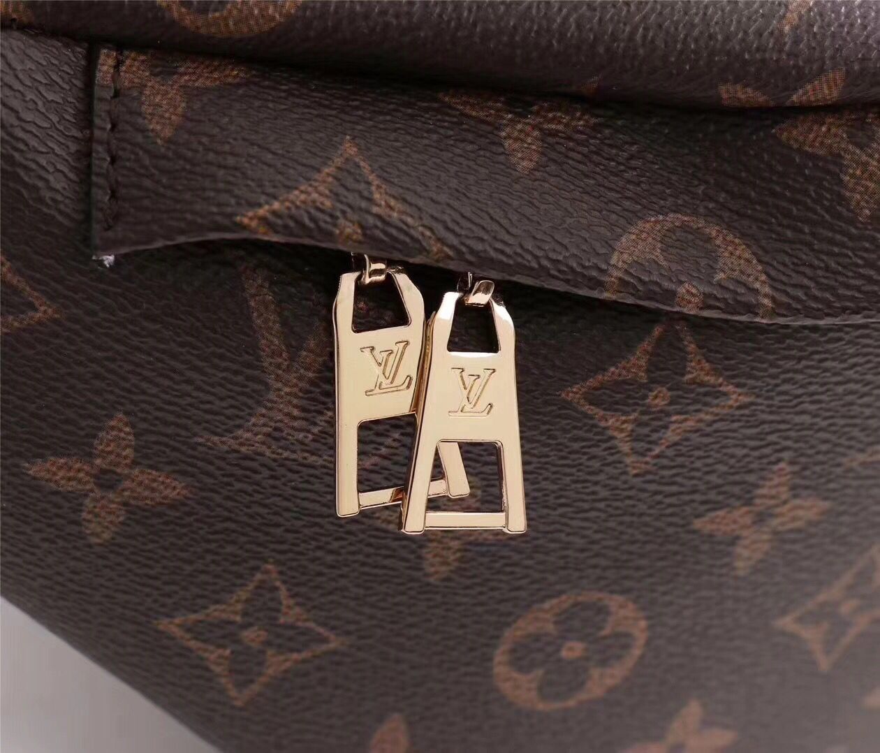 Louis Vuitton Monogram Canvas BUMBAG 43644 Louis Vuitton Monogram Canvas BUMBAG 43644