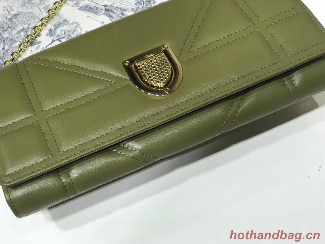 DIOR CLUTCH gold-tone metal C1040A green DIOR CLUTCH gold-tone metal C1040A green