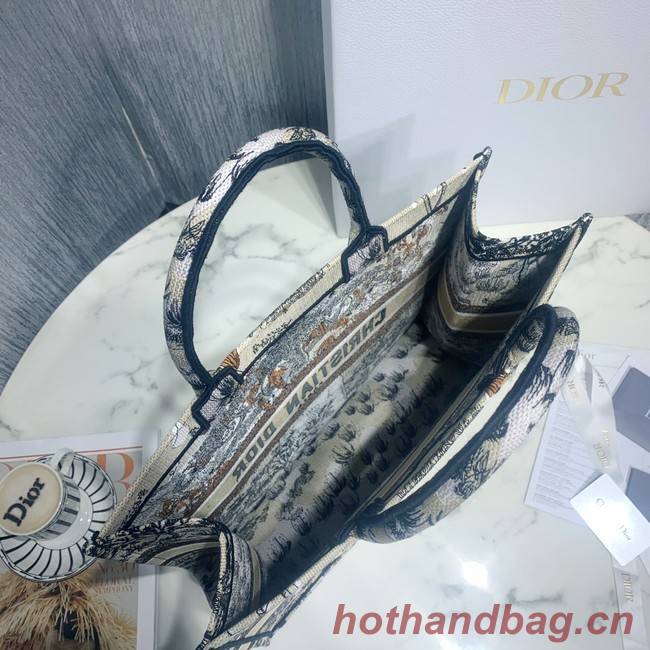 SMALL DIOR BOOK TOTE Embroidered M1296-1