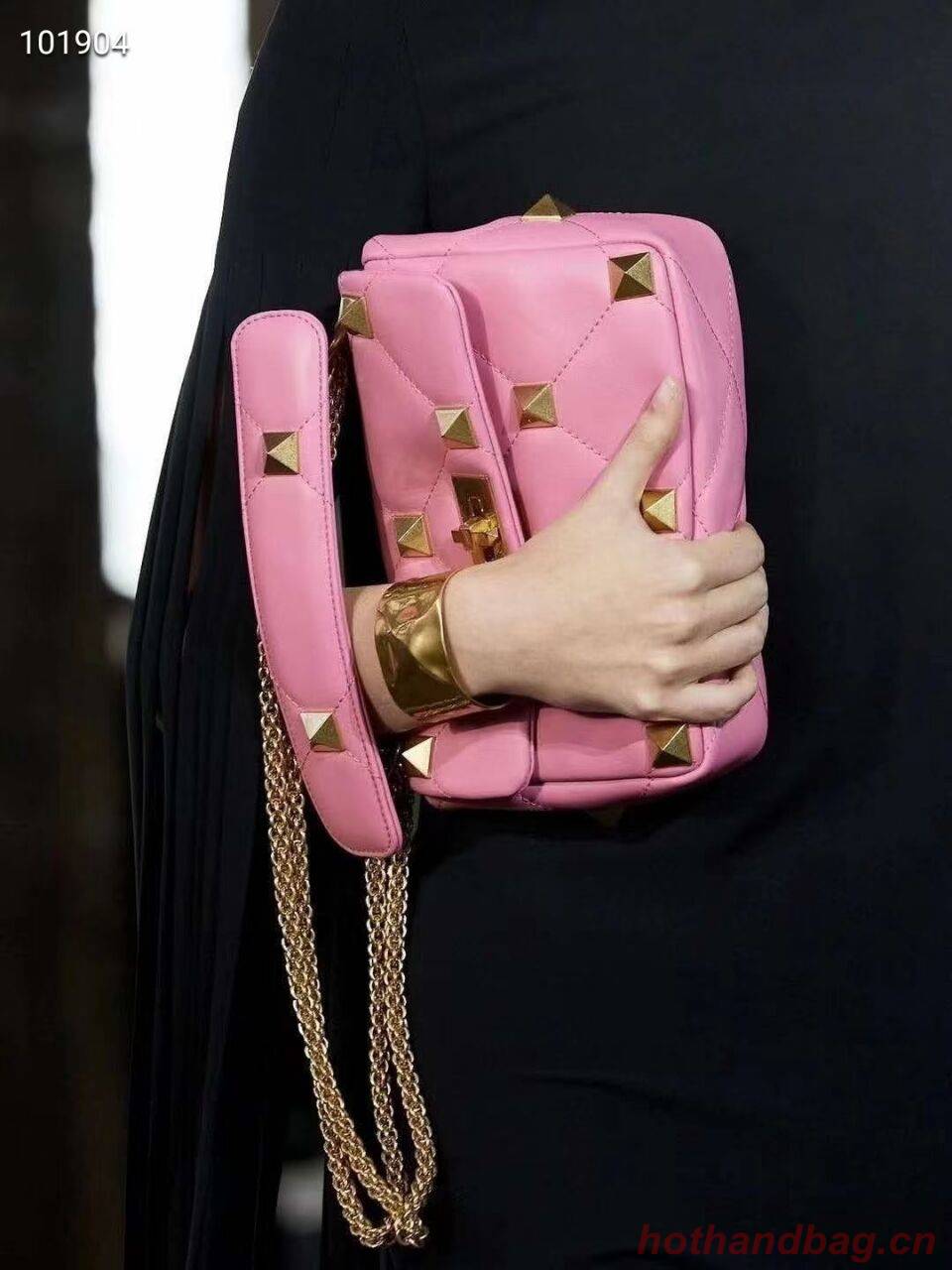 Valentino mini Garavani Roman Stud V2061 cherry blossoms Valentino mini Garavani Roman Stud V2061 cherry blossoms