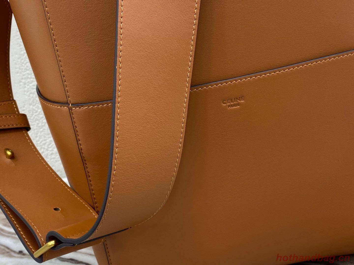 CELINE Sangle Seau Bag in Smooth Leather C3371-2 Brown CELINE Sangle Seau Bag in Smooth Leather C3371-2 Brown