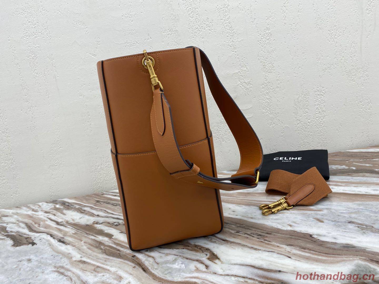 CELINE Sangle Seau Bag in Smooth Leather C3371-2 Brown CELINE Sangle Seau Bag in Smooth Leather C3371-2 Brown