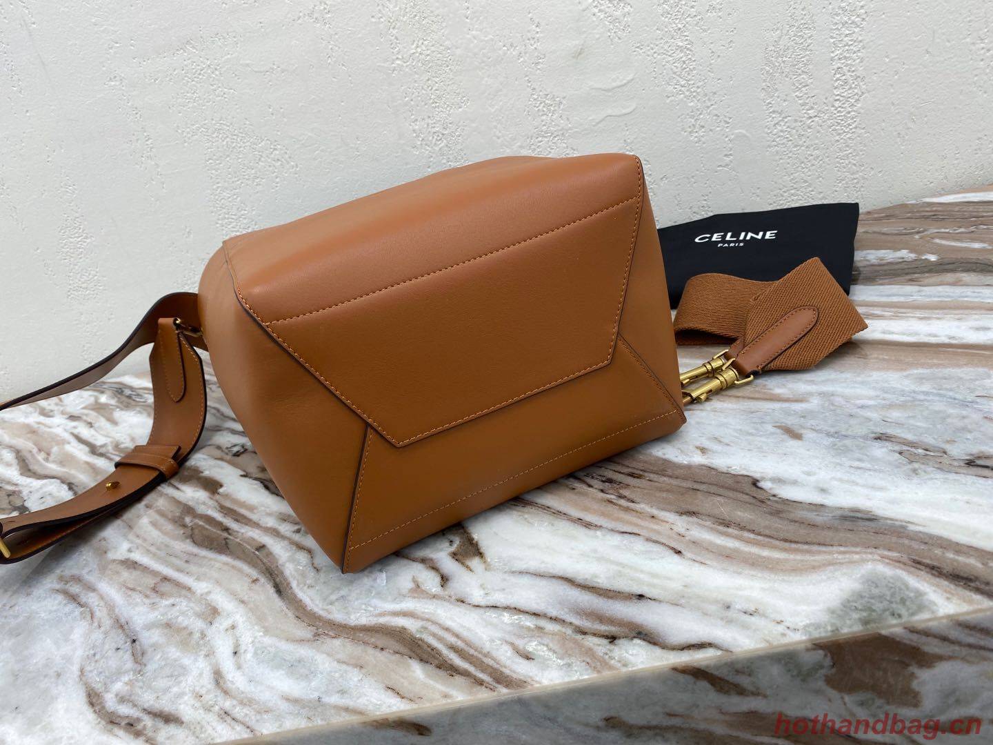 CELINE Sangle Seau Bag in Smooth Leather C3371-2 Brown CELINE Sangle Seau Bag in Smooth Leather C3371-2 Brown
