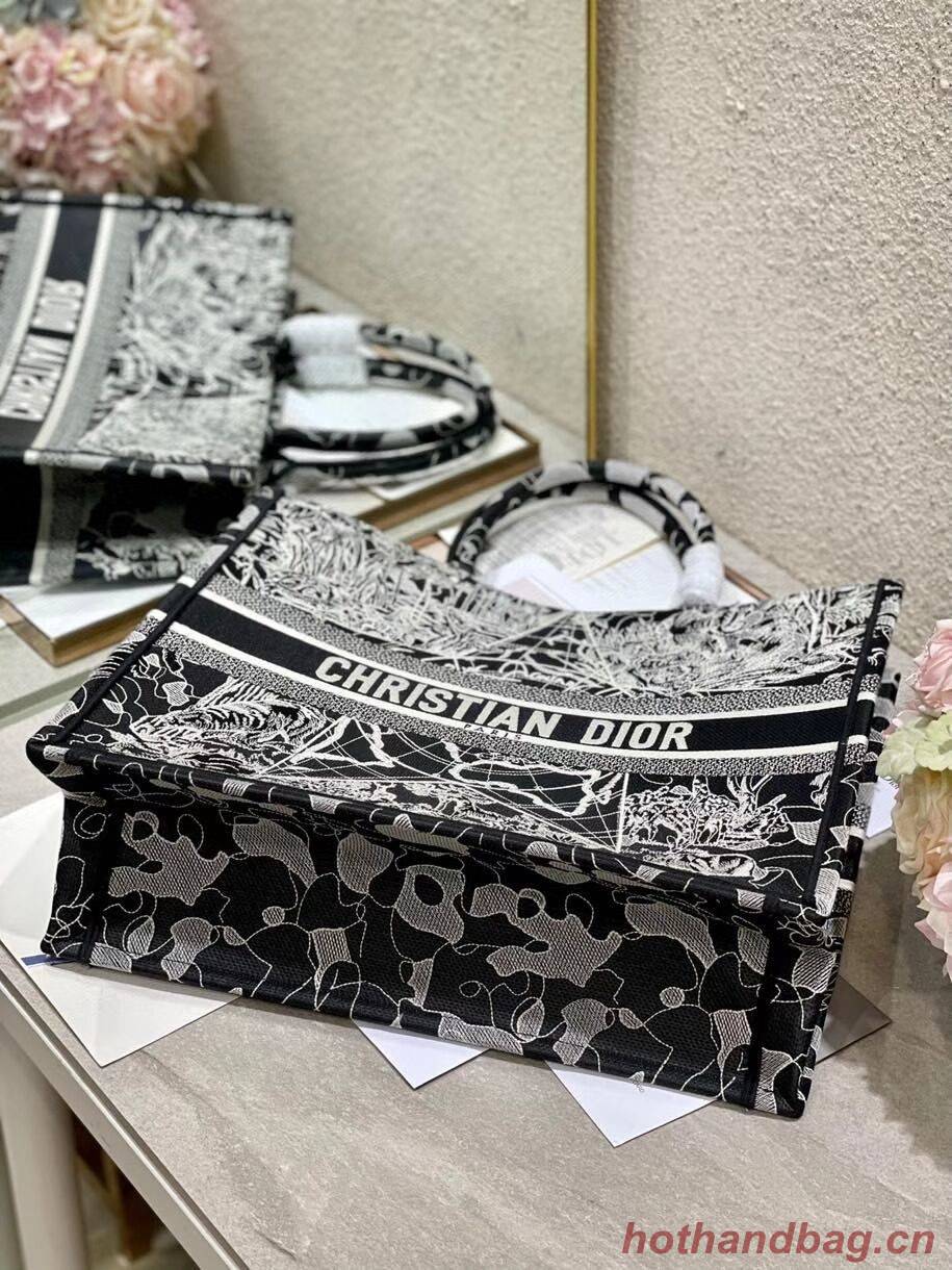 DIOR BOOK TOTE Black and white globe Embroidery M1286ZR DIOR BOOK TOTE Black and white globe Embroidery M1286ZR