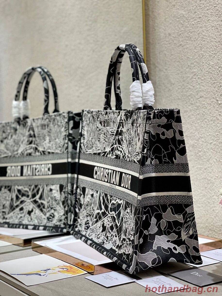 DIOR BOOK TOTE Black and white globe Embroidery M1286ZR DIOR BOOK TOTE Black and white globe Embroidery M1286ZR