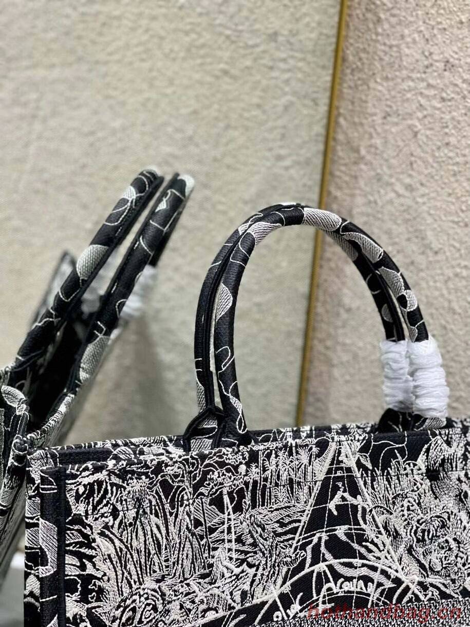 DIOR BOOK TOTE Black and white globe Embroidery M1286ZR DIOR BOOK TOTE Black and white globe Embroidery M1286ZR