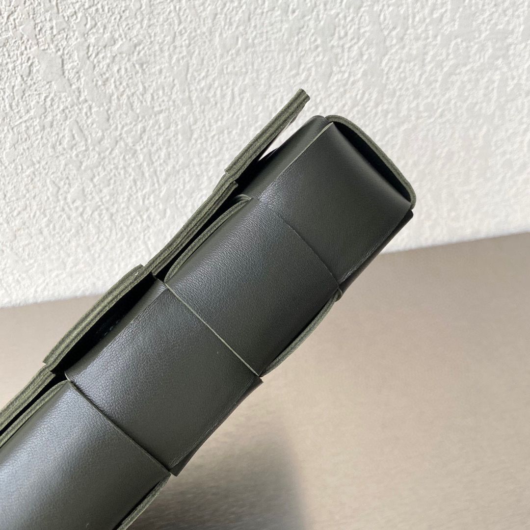 Bottega Veneta BORSA CASSETTE 578004 Dark Green Bottega Veneta BORSA CASSETTE 578004 Dark Green