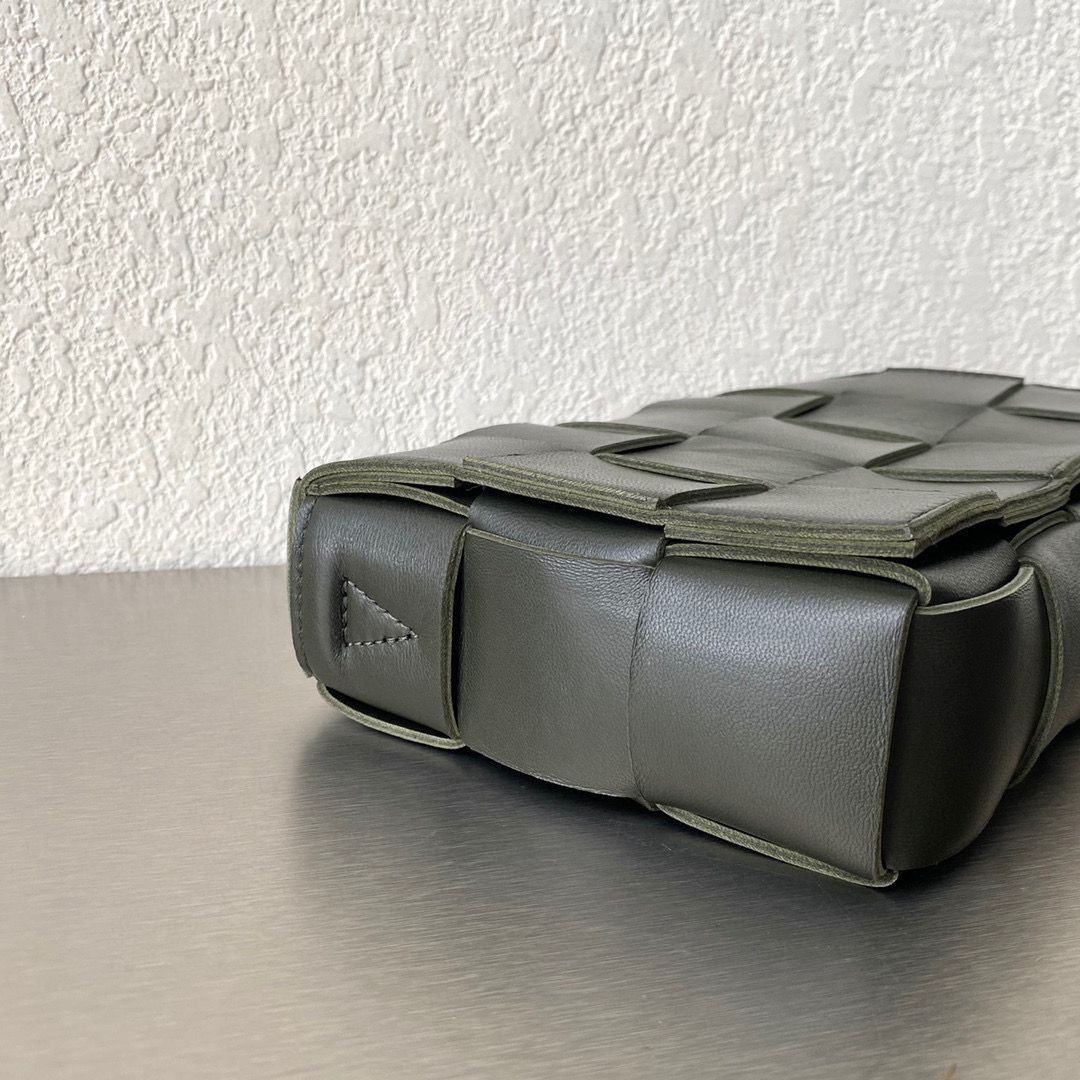 Bottega Veneta BORSA CASSETTE 578004 Dark Green Bottega Veneta BORSA CASSETTE 578004 Dark Green