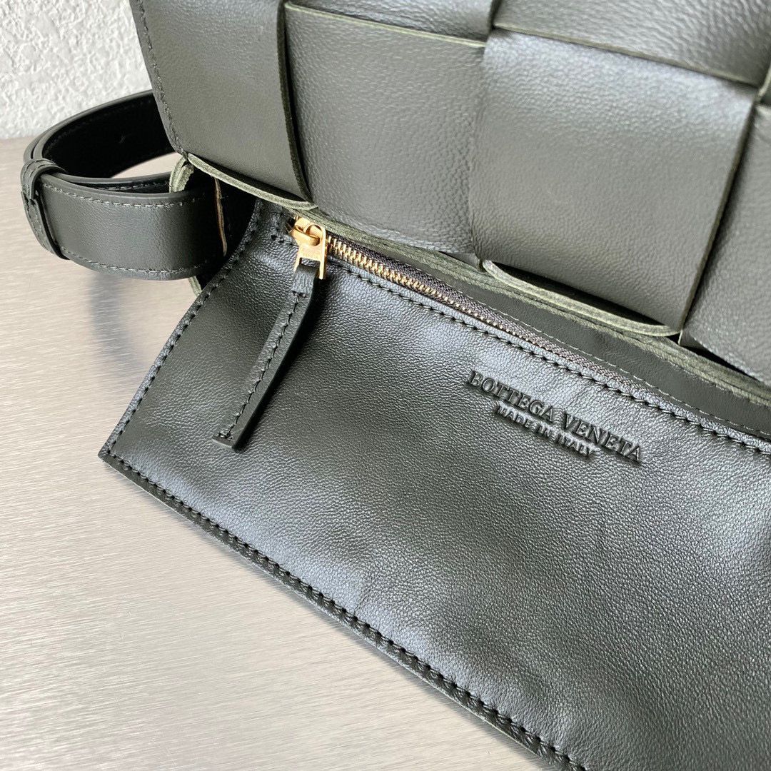 Bottega Veneta BORSA CASSETTE 578004 Dark Green Bottega Veneta BORSA CASSETTE 578004 Dark Green