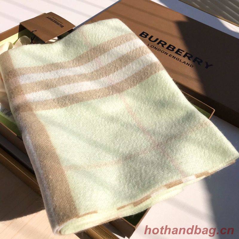 Burberry Scarf B00250 Burberry Scarf B00250