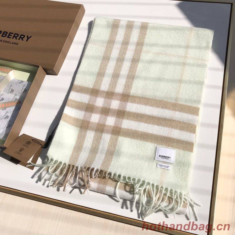 Burberry Scarf B00250 Burberry Scarf B00250