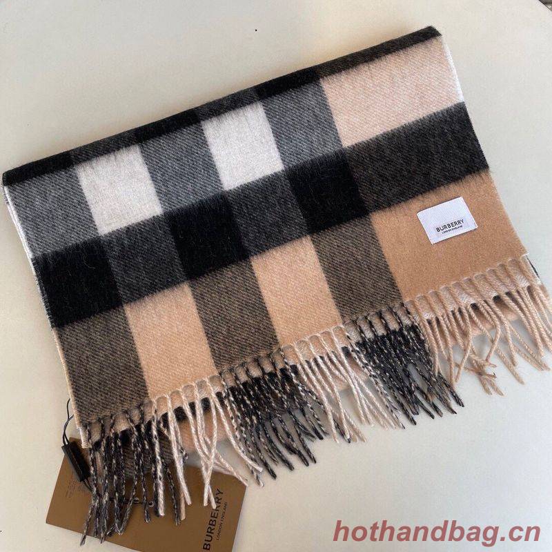 Burberry Scarf B00316 Burberry Scarf B00316