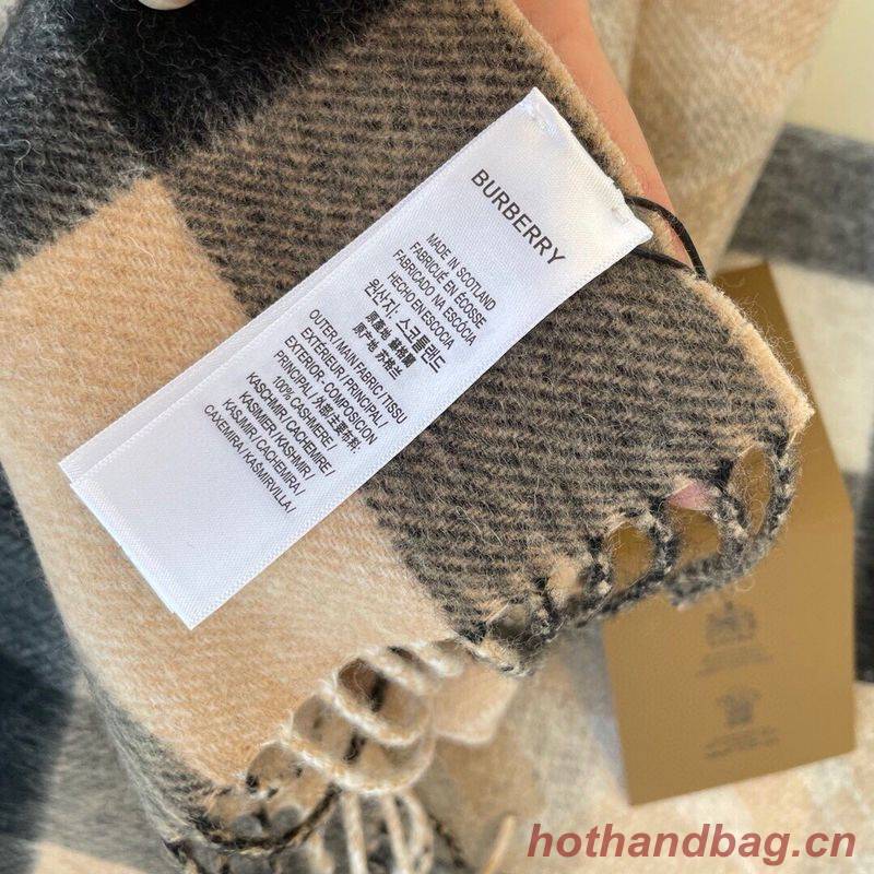 Burberry Scarf B00316 Burberry Scarf B00316