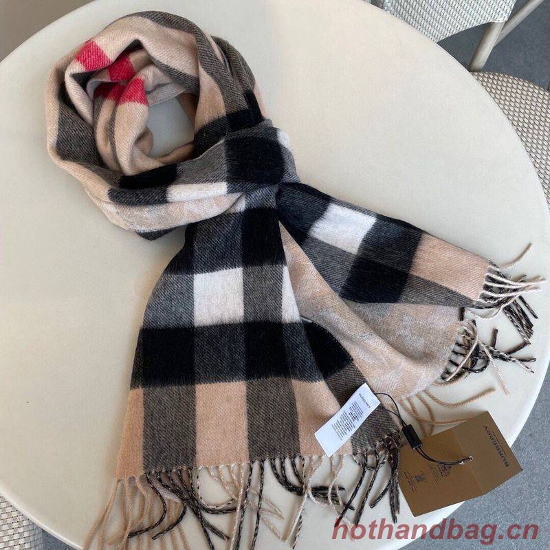 Burberry Scarf B00316 Burberry Scarf B00316