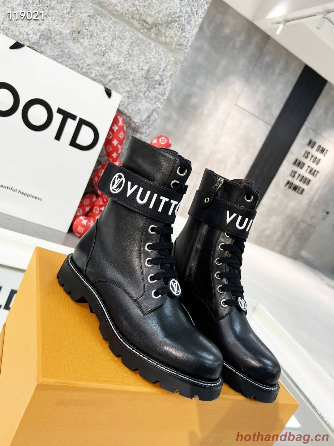 Louis Vuitton WONDERLAND FLAT RANGER LV1157DS-2 Louis Vuitton WONDERLAND FLAT RANGER LV1157DS-2