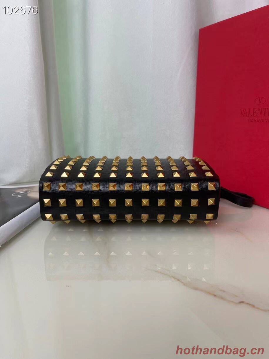 VALENTINO GARAVANI Rockstud Alcove Grain calf shoulder bag BV0189 black VALENTINO GARAVANI Rockstud Alcove Grain calf shoulder bag BV0189 black