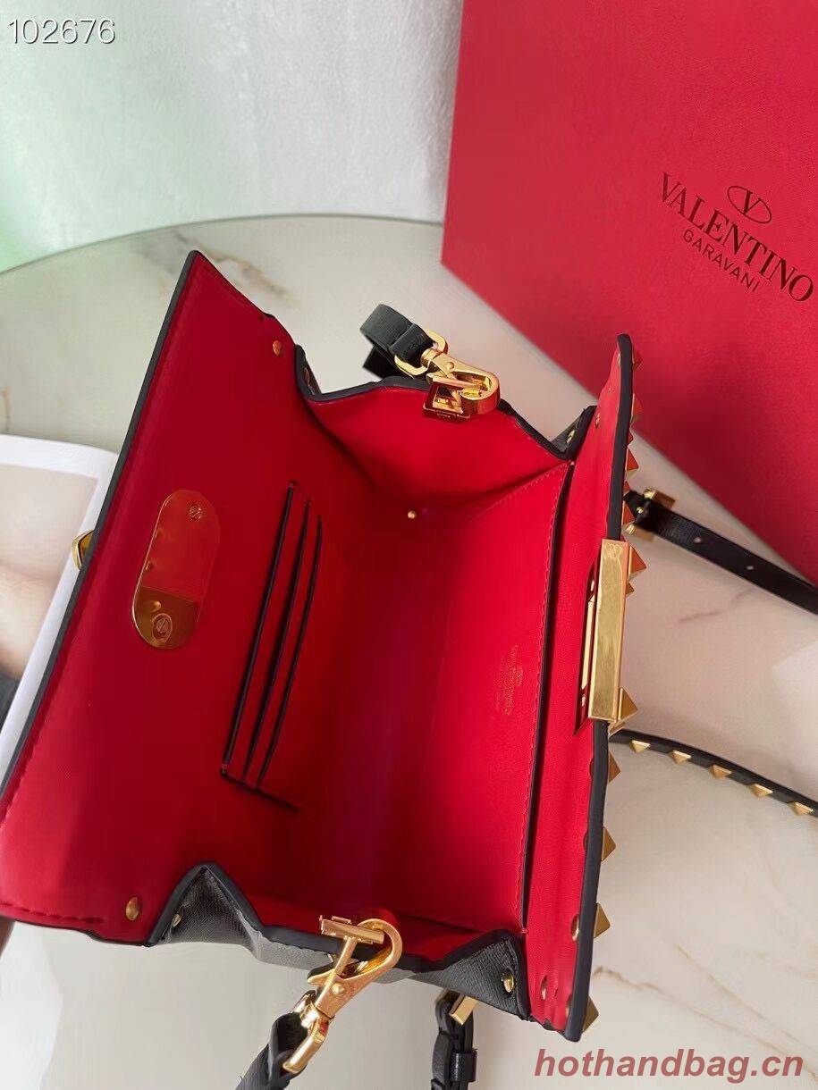 VALENTINO GARAVANI Rockstud Alcove Grain calf shoulder bag BV0189 black VALENTINO GARAVANI Rockstud Alcove Grain calf shoulder bag BV0189 black