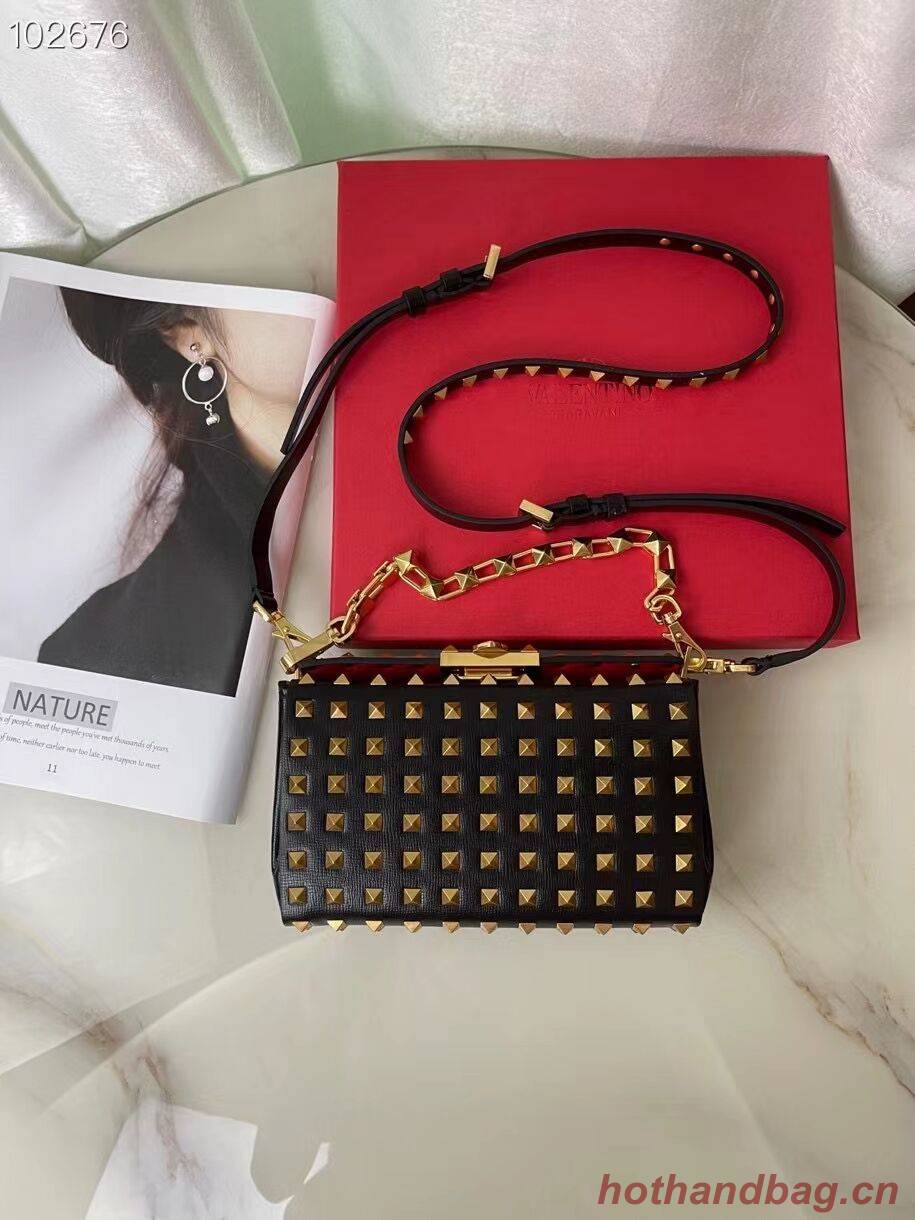 VALENTINO GARAVANI Rockstud Alcove Grain calf shoulder bag BV0189 black VALENTINO GARAVANI Rockstud Alcove Grain calf shoulder bag BV0189 black