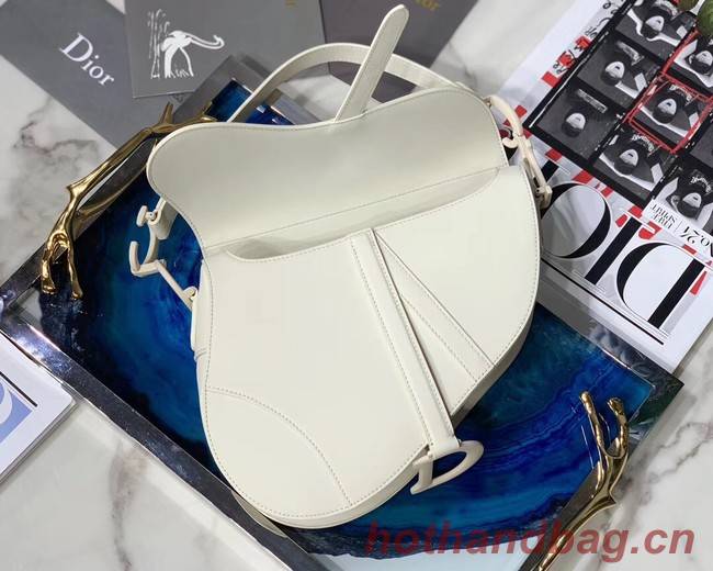 Dior SADDLE-TAS VAN KALFSLEER Bag M0446C white Dior SADDLE-TAS VAN KALFSLEER Bag M0446C white