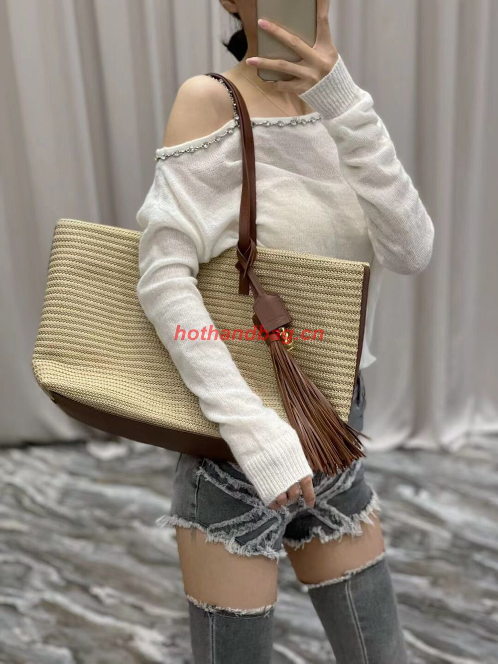 SAINT LAURENT PANIER MEDIUM BAG IN RAFFIA Y811502 TAUPE SAINT LAURENT PANIER MEDIUM BAG IN RAFFIA Y811502 TAUPE