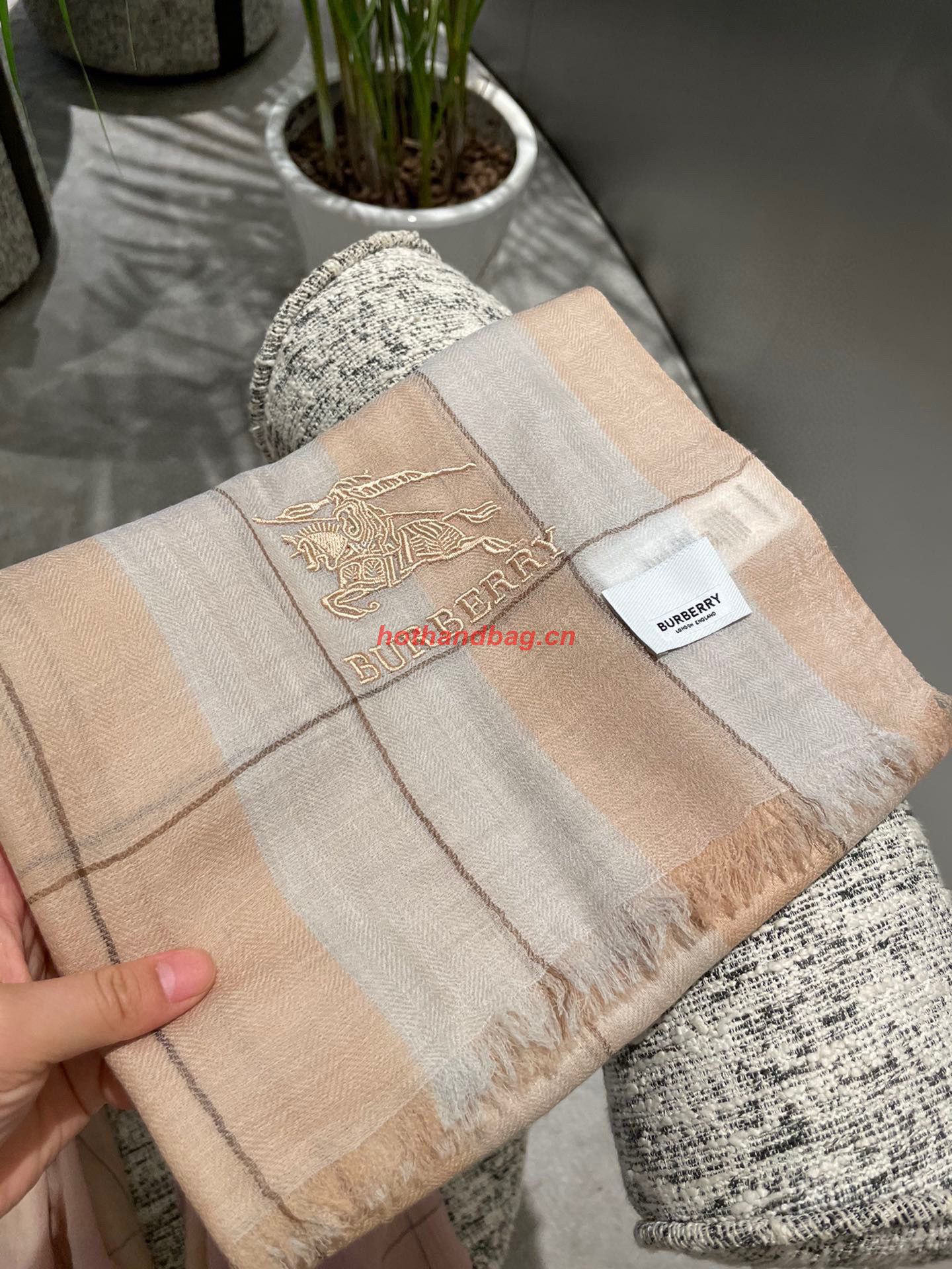 Burberry Wool Scarf BB6320 Beige Burberry Wool Scarf BB6320 Beige