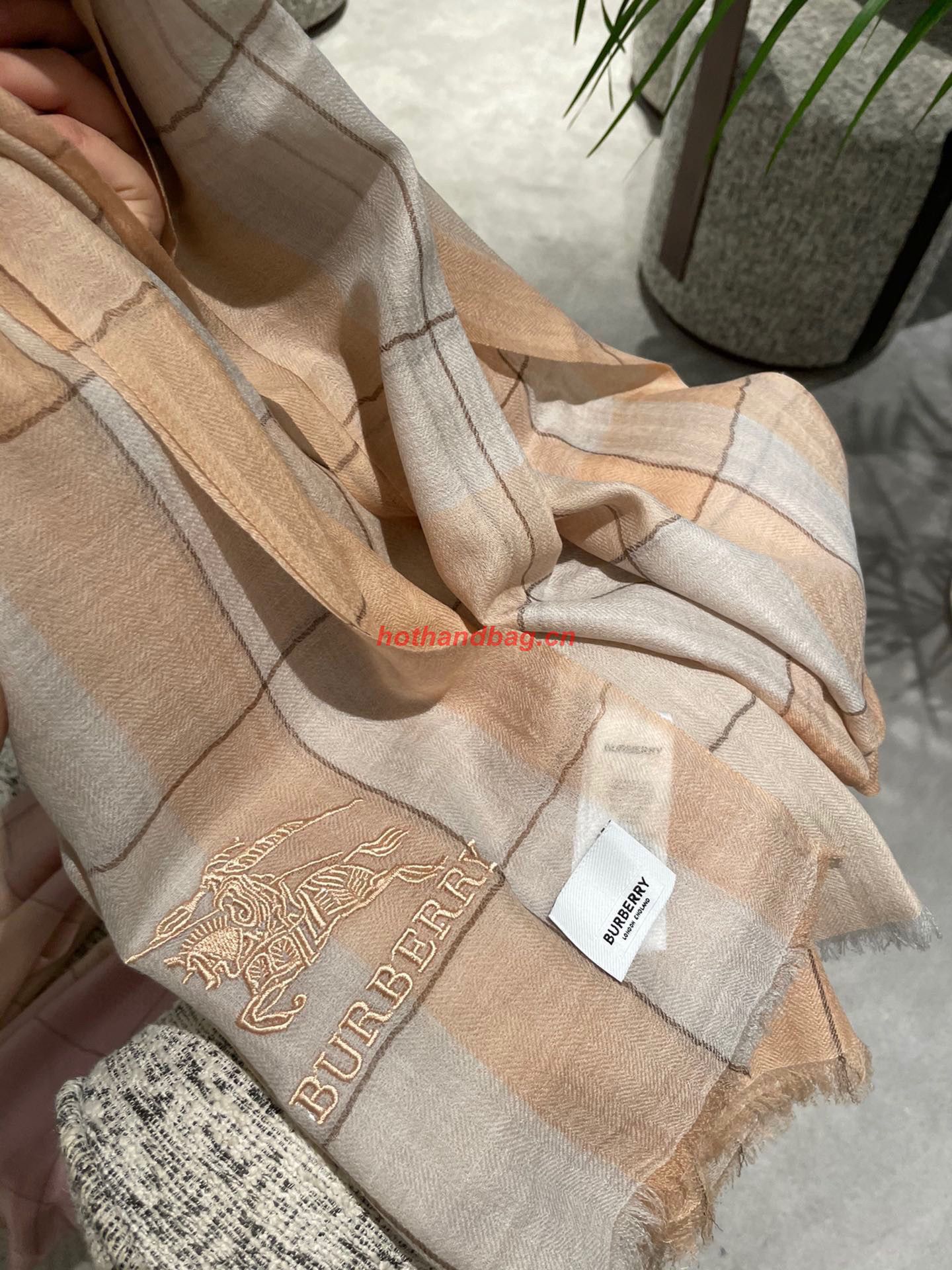 Burberry Wool Scarf BB6320 Beige Burberry Wool Scarf BB6320 Beige