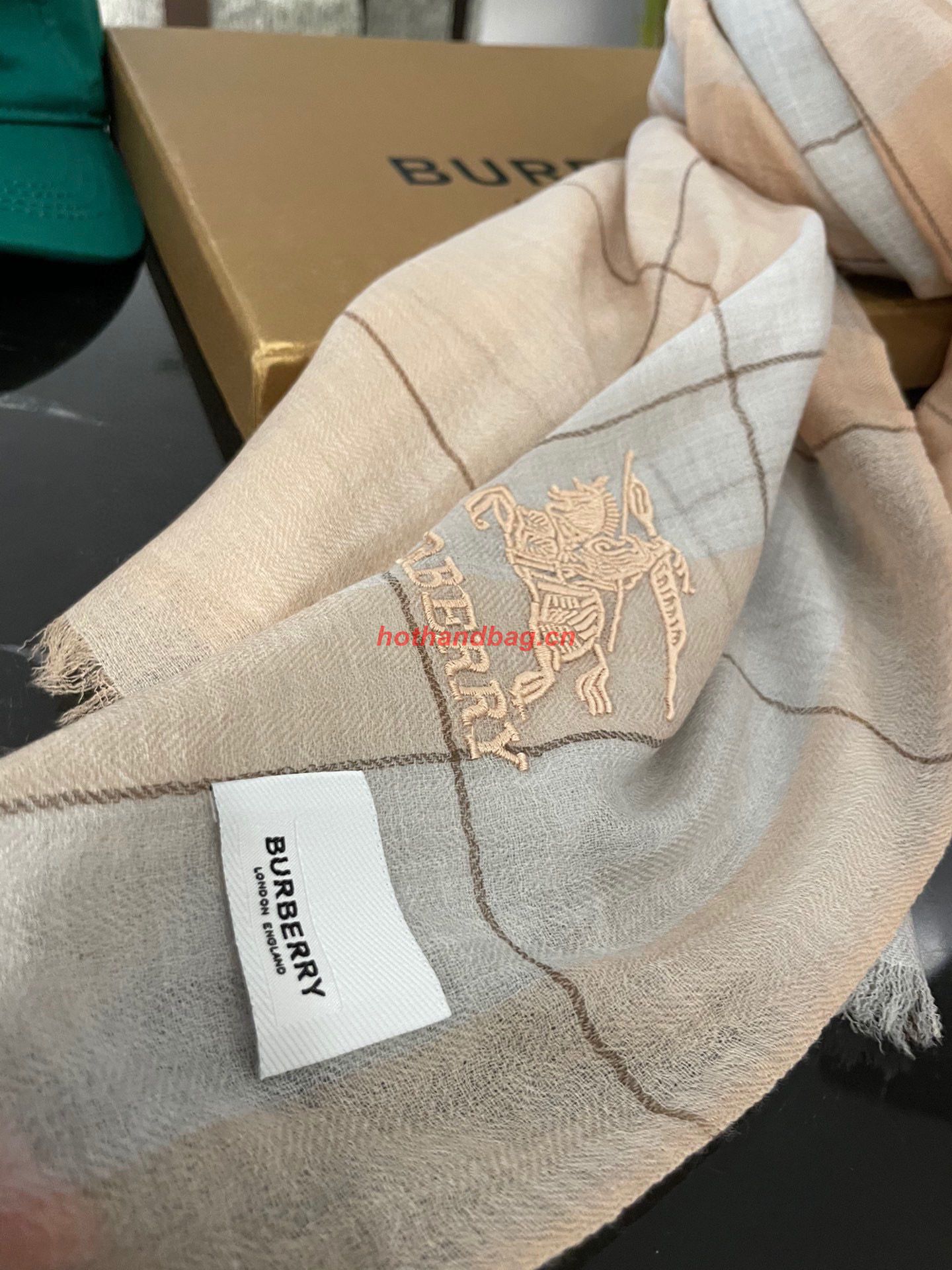 Burberry Wool Scarf BB6320 Beige Burberry Wool Scarf BB6320 Beige