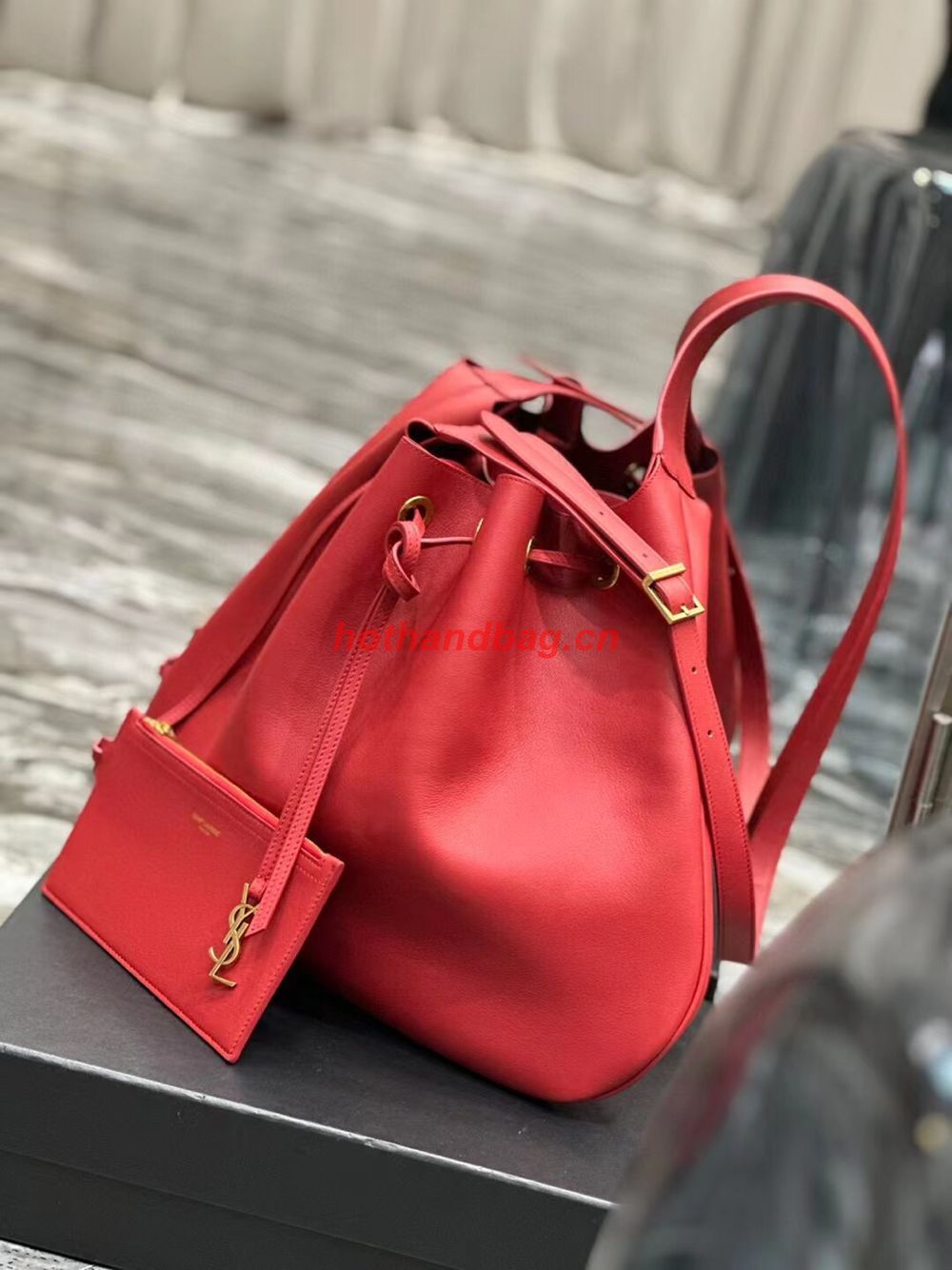 SAINT LAUREN PARIS VII LARGE FLAT HOBO BAG IN SMOOTH LEATHER 697941 red SAINT LAUREN PARIS VII LARGE FLAT HOBO BAG IN SMOOTH LEATHER 697941 red