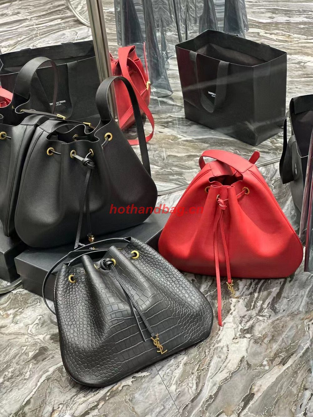 SAINT LAUREN PARIS VII LARGE FLAT HOBO BAG IN SMOOTH LEATHER 697941 red SAINT LAUREN PARIS VII LARGE FLAT HOBO BAG IN SMOOTH LEATHER 697941 red