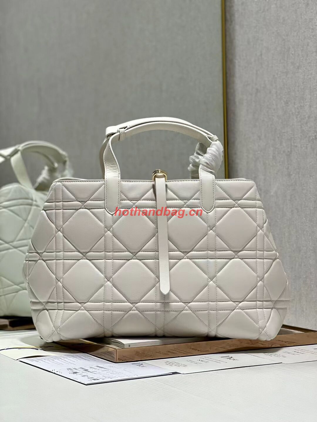 LADY DIOR TOP HANDLE LARGE BAG Latte Cannage Lambskin C0088 WHITE&GOLD LADY DIOR TOP HANDLE LARGE BAG Latte Cannage Lambskin C0088 WHITE&GOLD