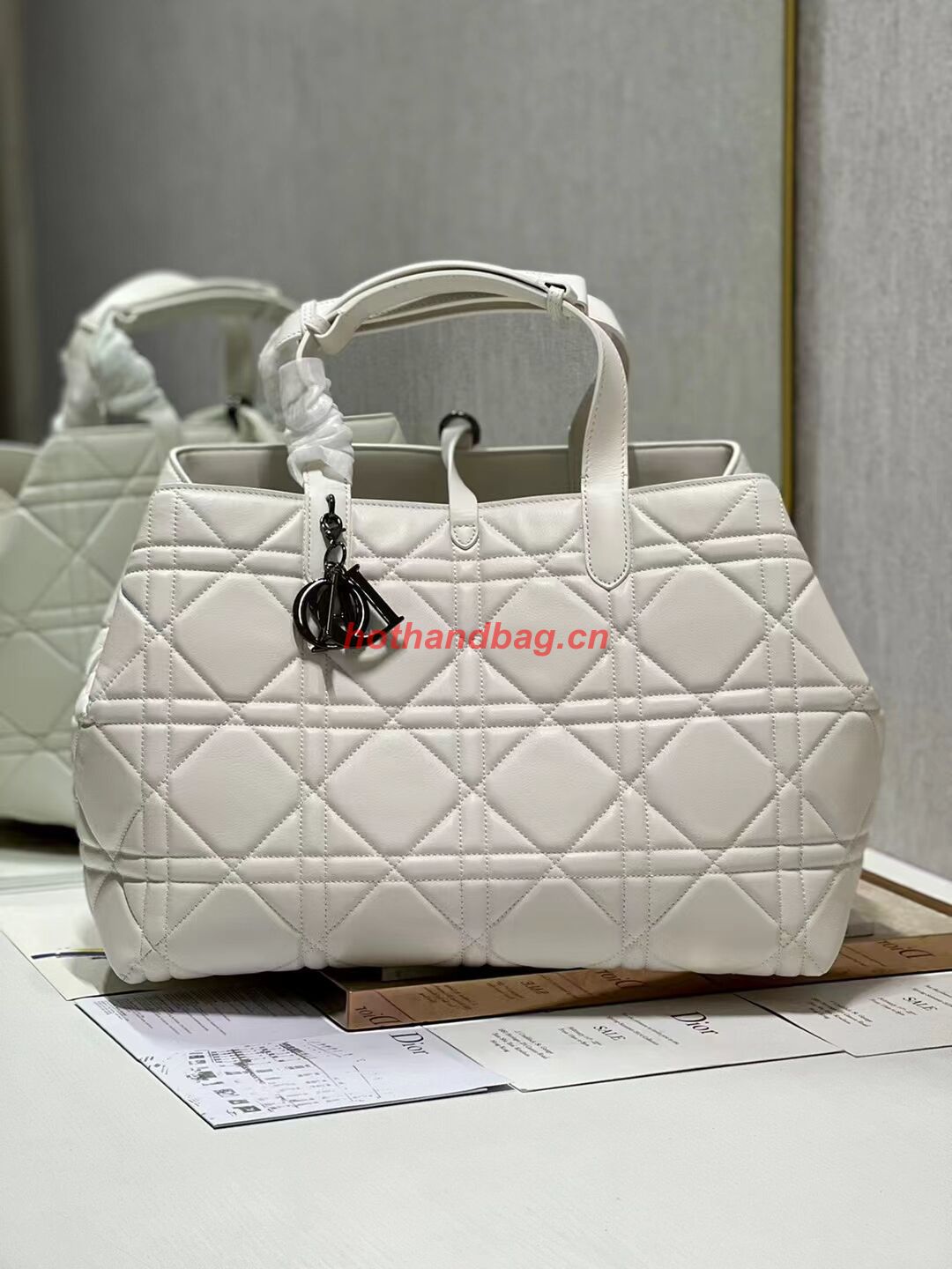 LADY DIOR TOP HANDLE LARGE BAG Latte Cannage Lambskin C0088 WHITE&BLACK LADY DIOR TOP HANDLE LARGE BAG Latte Cannage Lambskin C0088 WHITE&BLACK
