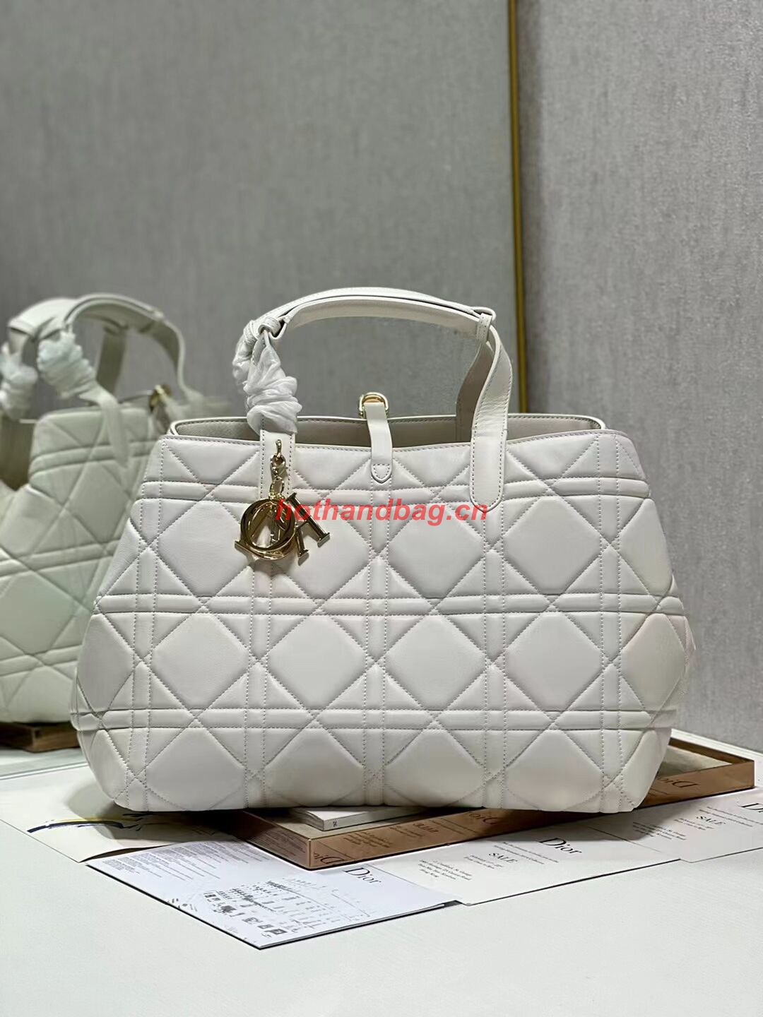 LADY DIOR TOP HANDLE LARGE BAG Latte Cannage Lambskin C0088 WHITE&GOLD LADY DIOR TOP HANDLE LARGE BAG Latte Cannage Lambskin C0088 WHITE&GOLD