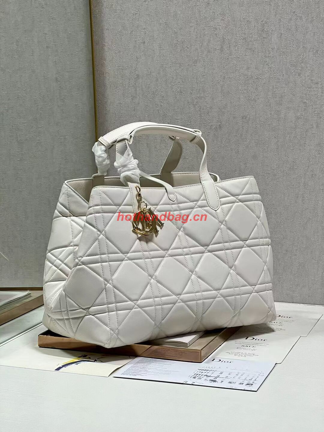 LADY DIOR TOP HANDLE LARGE BAG Latte Cannage Lambskin C0088 WHITE&BLACK LADY DIOR TOP HANDLE LARGE BAG Latte Cannage Lambskin C0088 WHITE&BLACK