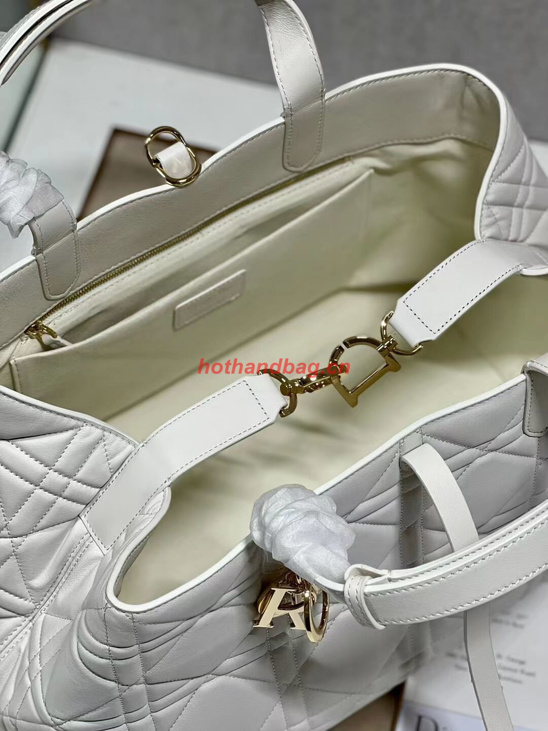 LADY DIOR TOP HANDLE LARGE BAG Latte Cannage Lambskin C0088 WHITE&GOLD LADY DIOR TOP HANDLE LARGE BAG Latte Cannage Lambskin C0088 WHITE&GOLD