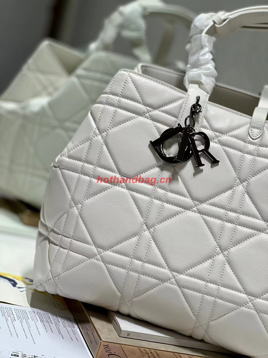 LADY DIOR TOP HANDLE LARGE BAG Latte Cannage Lambskin C0088 WHITE&BLACK LADY DIOR TOP HANDLE LARGE BAG Latte Cannage Lambskin C0088 WHITE&BLACK