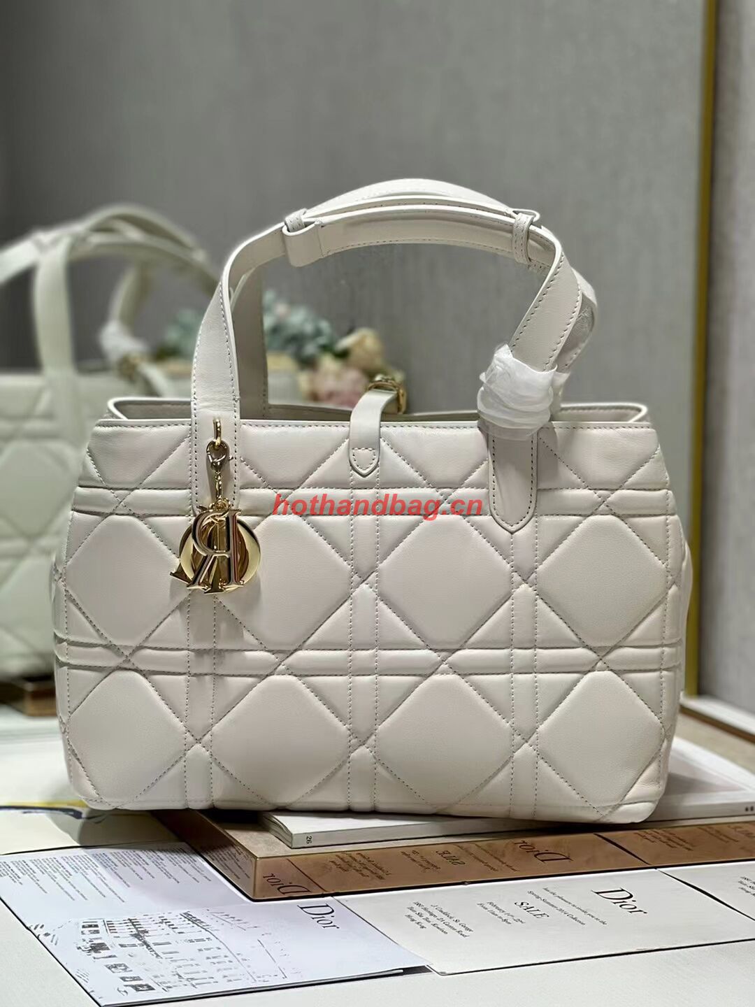 DIOR TOP HANDLE MEDIUM BAG Latte Cannage Lambskin C0089 WHITE&GOLD DIOR TOP HANDLE MEDIUM BAG Latte Cannage Lambskin C0089 WHITE&GOLD