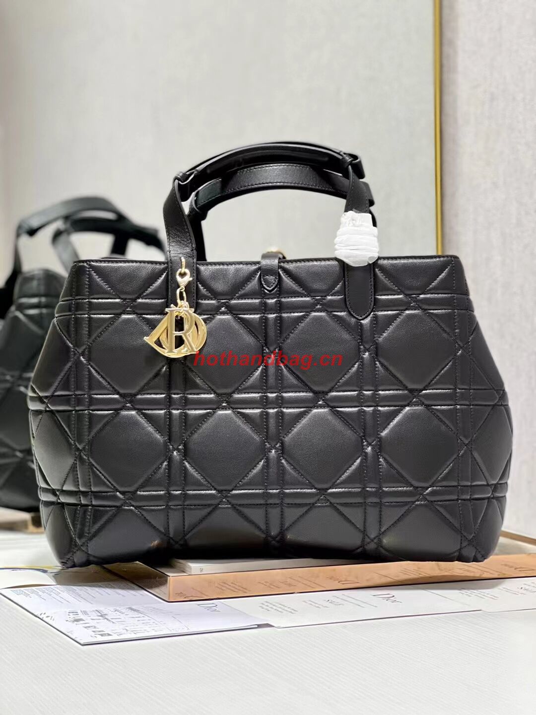LADY DIOR TOP HANDLE LARGE BAG Latte Cannage Lambskin C0088 BLACK&GOLD LADY DIOR TOP HANDLE LARGE BAG Latte Cannage Lambskin C0088 BLACK&GOLD