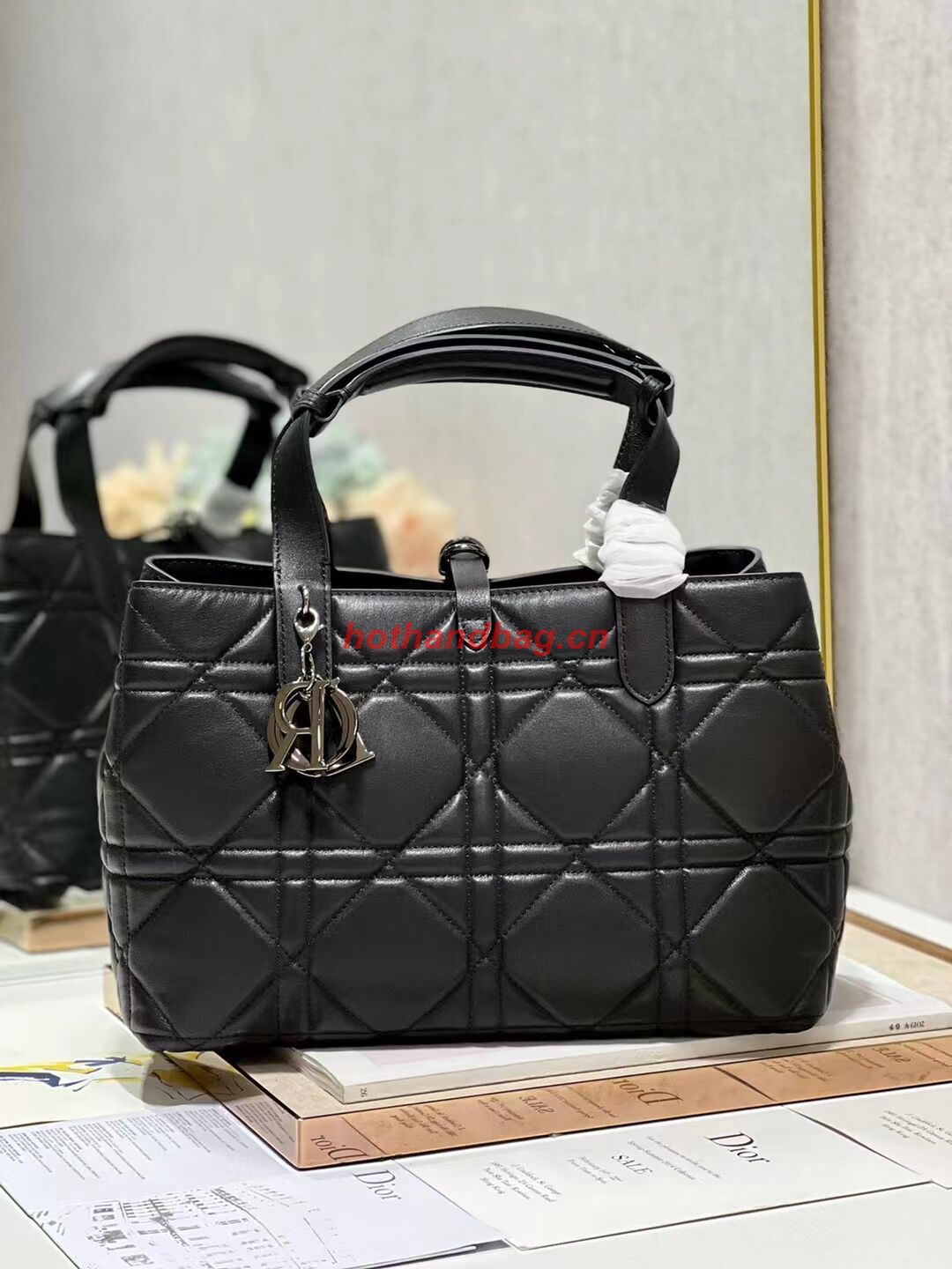 LADY DIOR TOP HANDLE MEDIUM BAG Latte Cannage Lambskin C0089 BLACK&BLACK LADY DIOR TOP HANDLE MEDIUM BAG Latte Cannage Lambskin C0089 BLACK&BLACK