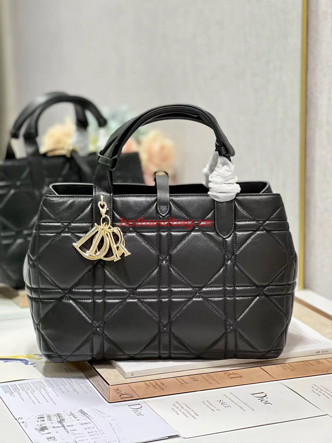 LADY DIOR TOP HANDLE MEDIUM BAG Latte Cannage Lambskin C0089 BLACK&GOLD LADY DIOR TOP HANDLE MEDIUM BAG Latte Cannage Lambskin C0089 BLACK&GOLD