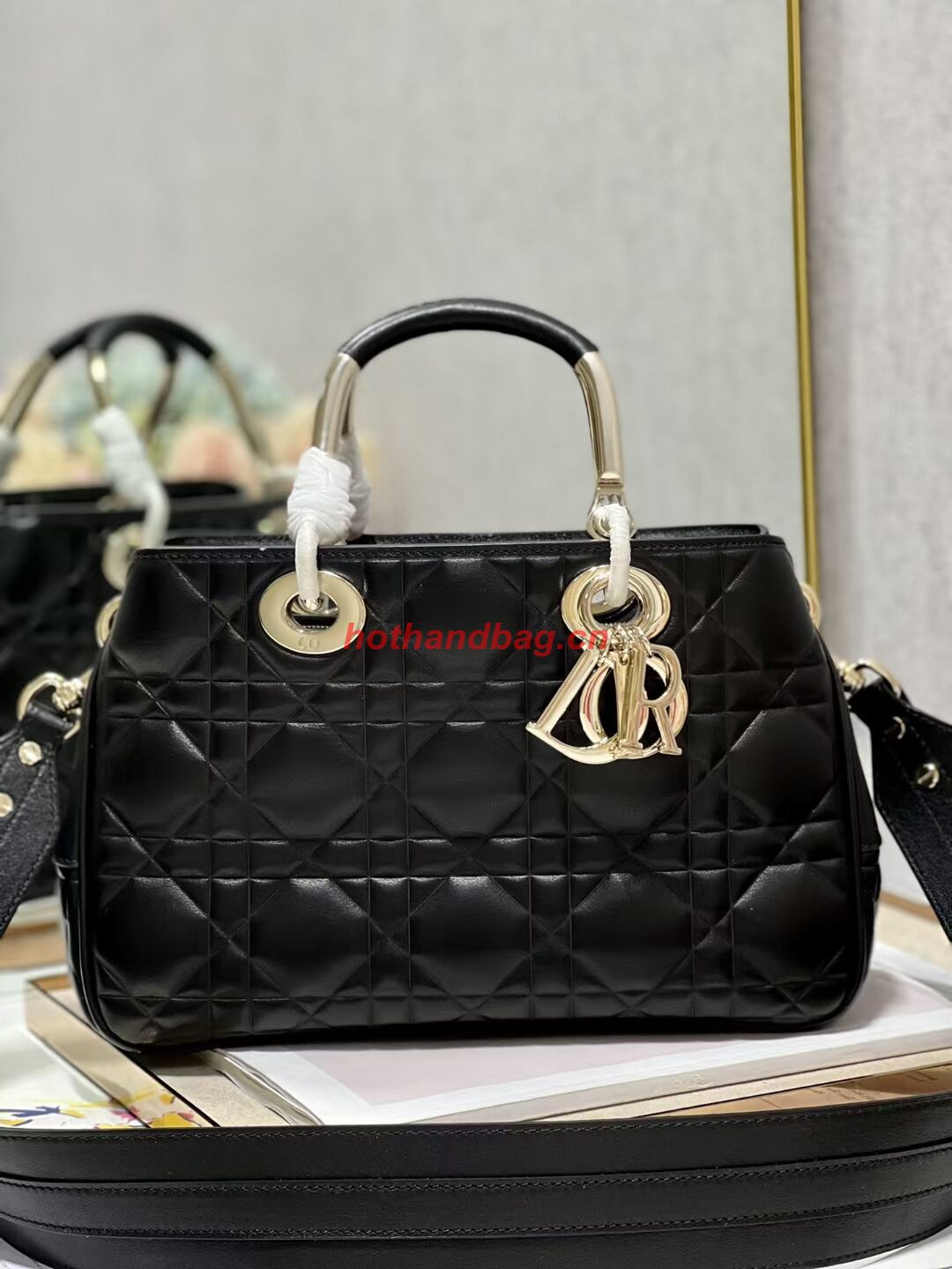 LADY DIOR TOP HANDLE MEDIUM BAG Cannage Lambskin C9226 BLACK&GOLD LADY DIOR TOP HANDLE MEDIUM BAG Cannage Lambskin C9226 BLACK&GOLD