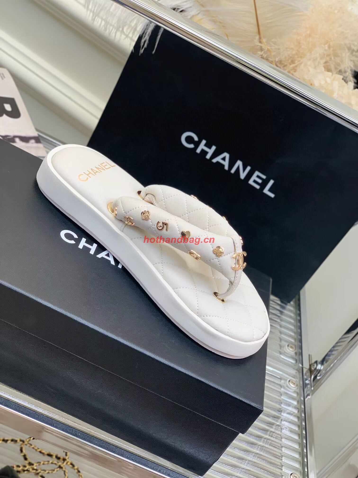 Chanel slippers CS39621 White Chanel slippers CS39621 White