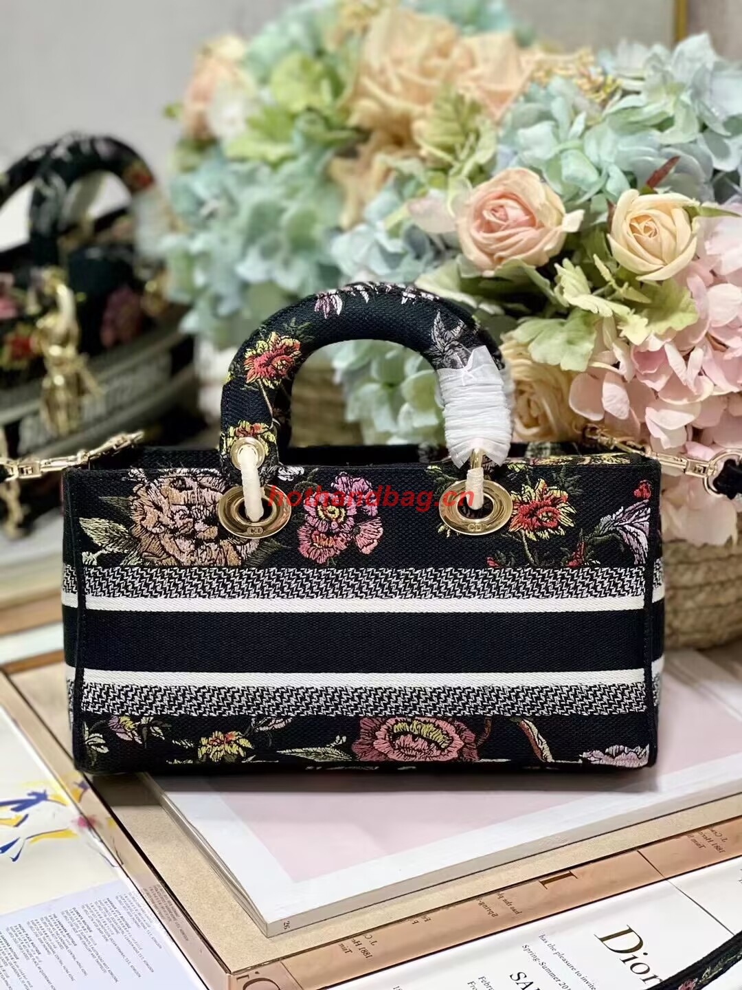 Dior MEDIUM LADY D-JOY BAG Multicolor Embroidery M0540ON Dior MEDIUM LADY D-JOY BAG Multicolor Embroidery M0540ON