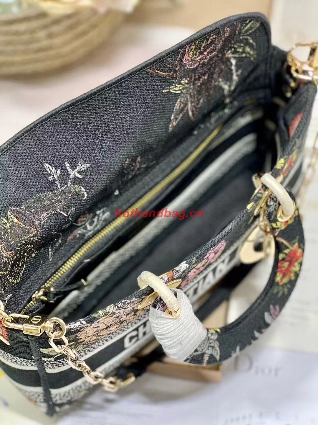 Dior MEDIUM LADY D-JOY BAG Multicolor Embroidery M0540ON Dior MEDIUM LADY D-JOY BAG Multicolor Embroidery M0540ON