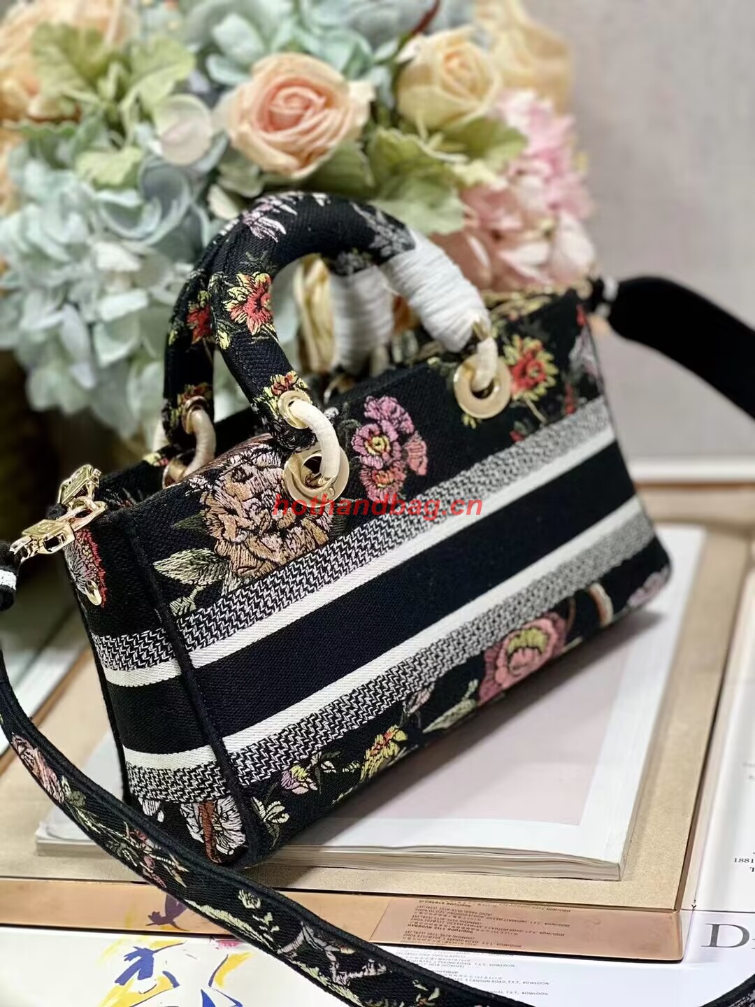 Dior MEDIUM LADY D-JOY BAG Multicolor Embroidery M0540ON Dior MEDIUM LADY D-JOY BAG Multicolor Embroidery M0540ON
