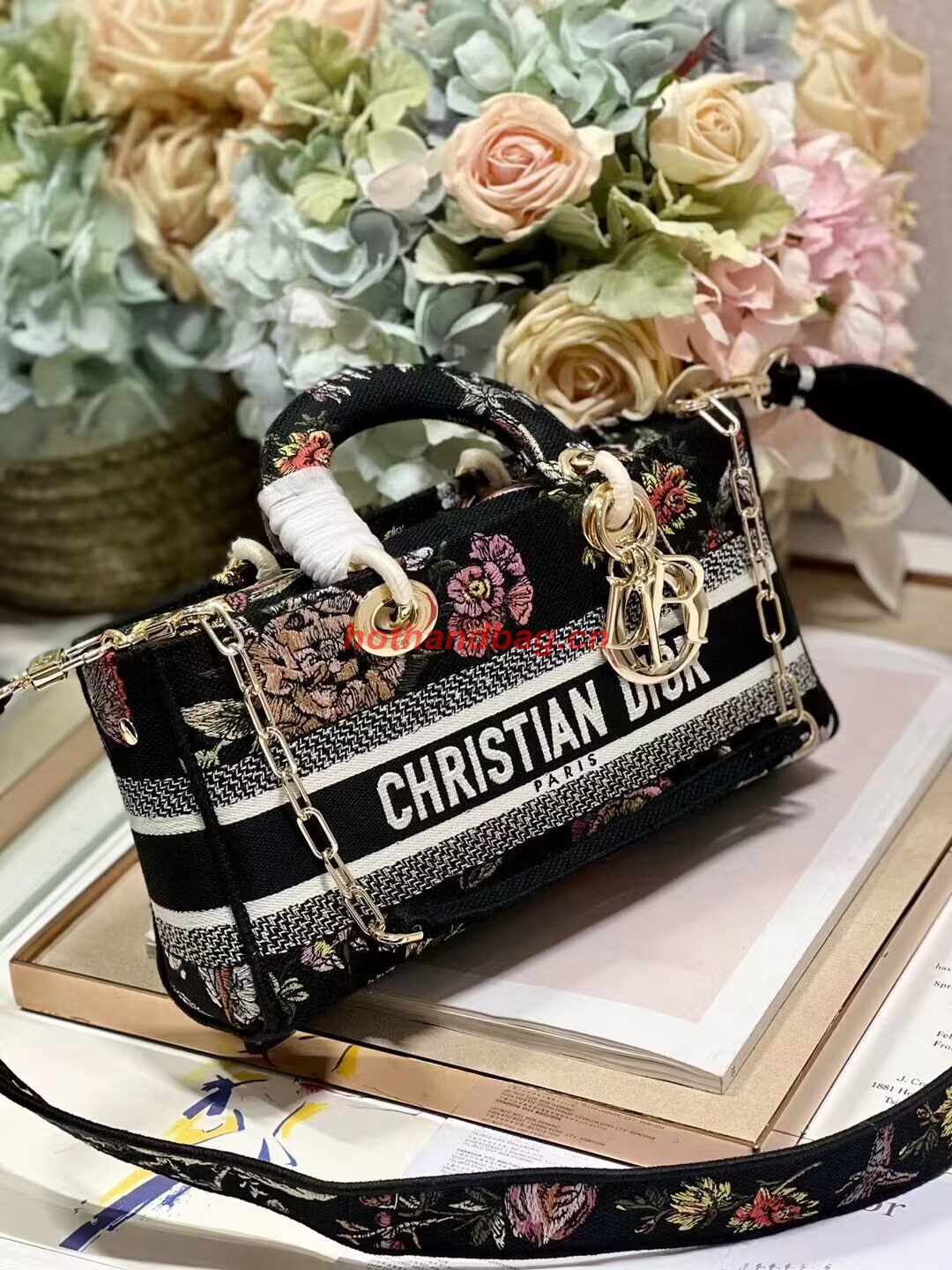 Dior MEDIUM LADY D-JOY BAG Multicolor Embroidery M0540ON Dior MEDIUM LADY D-JOY BAG Multicolor Embroidery M0540ON