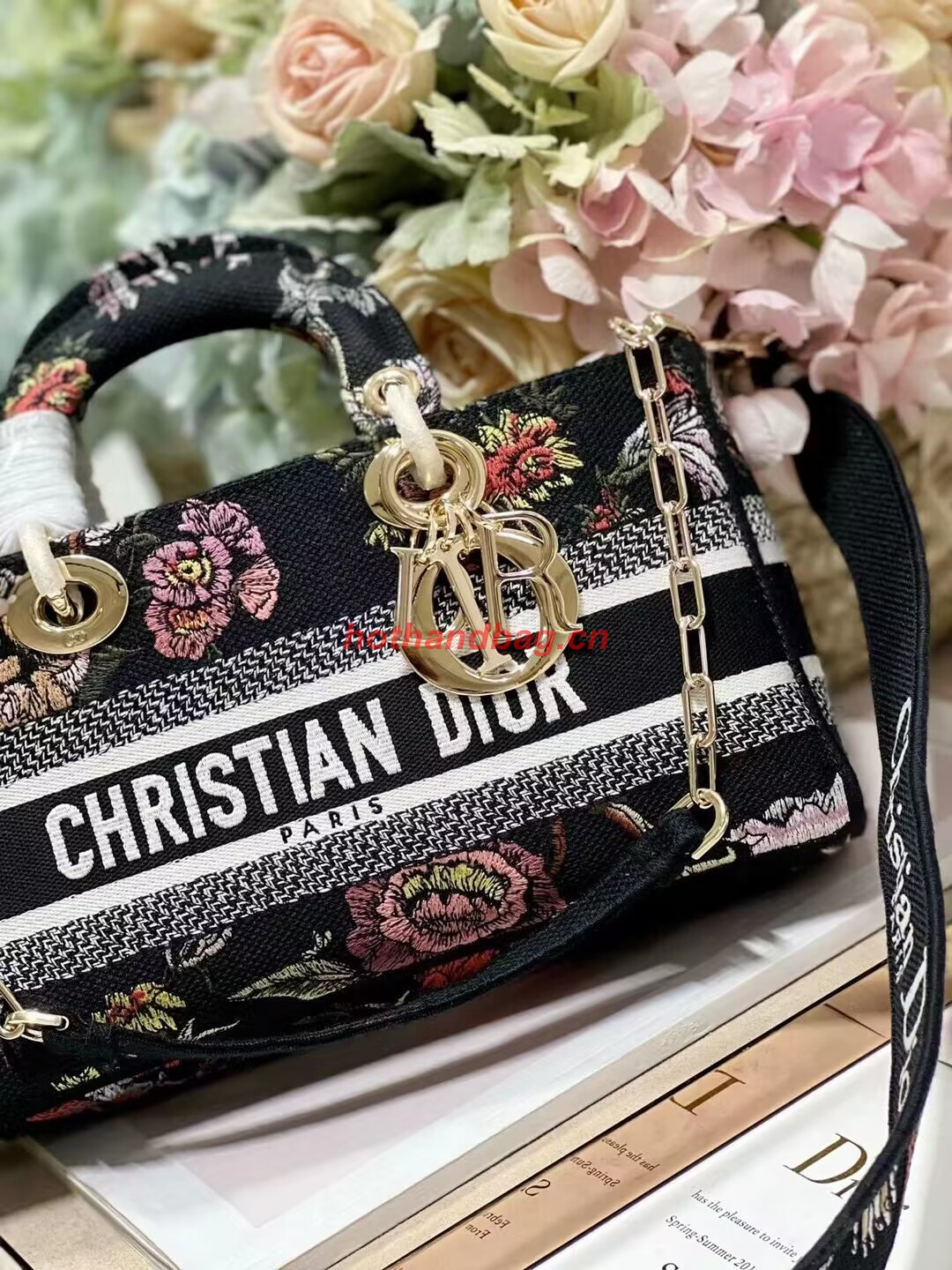 Dior MEDIUM LADY D-JOY BAG Multicolor Embroidery M0540ON Dior MEDIUM LADY D-JOY BAG Multicolor Embroidery M0540ON